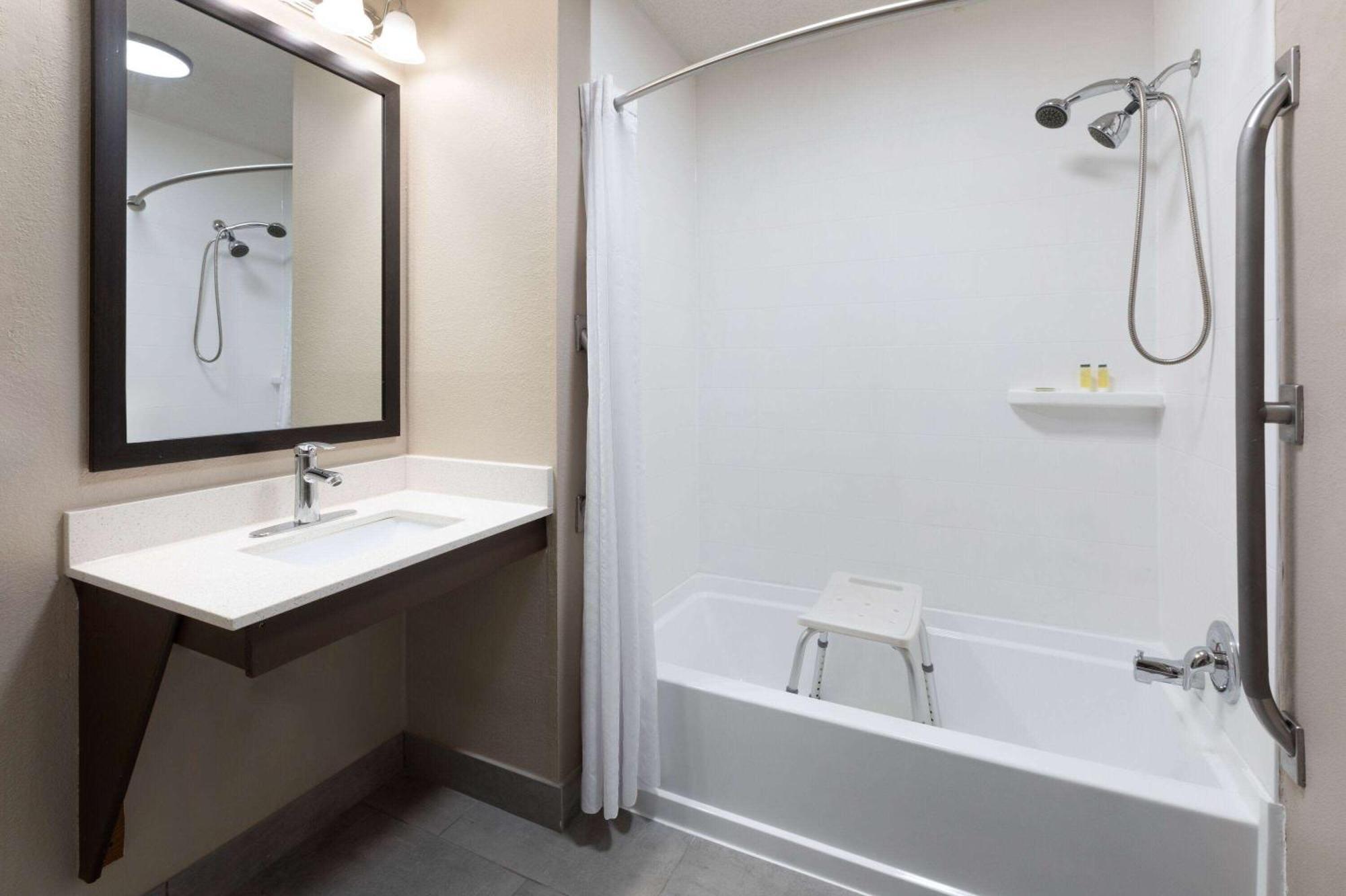 ซูเปอร์ 8 บาย วินด์แฮม ซัมเมอร์สวิลล์ Hotel ภายนอก รูปภาพ