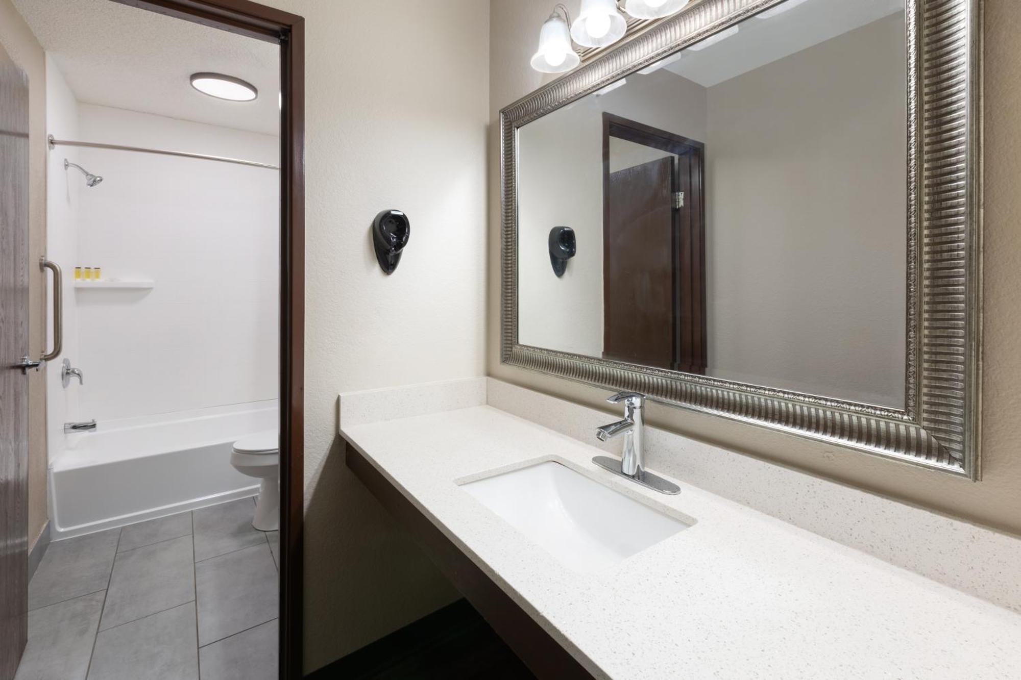 ซูเปอร์ 8 บาย วินด์แฮม ซัมเมอร์สวิลล์ Hotel ภายนอก รูปภาพ