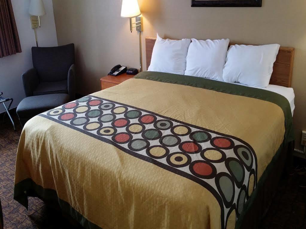 ซูเปอร์ 8 บาย วินด์แฮม ซัมเมอร์สวิลล์ Hotel ภายนอก รูปภาพ